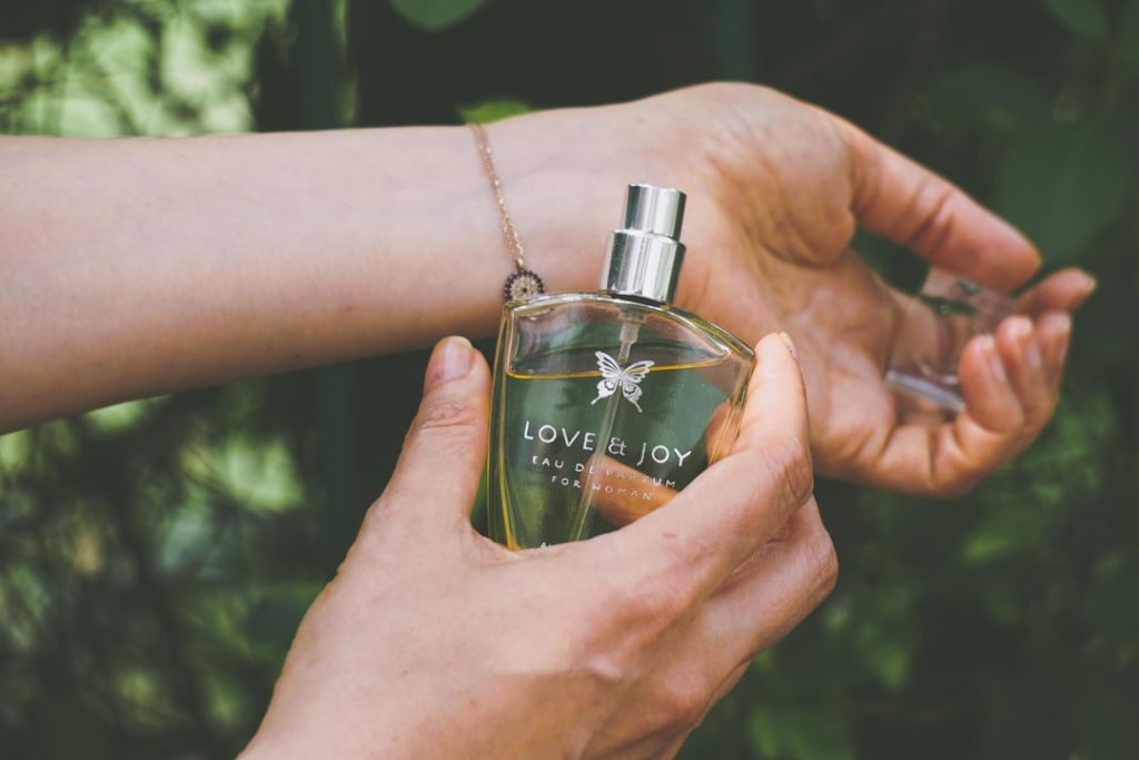 lover-boy-fragrance-bottle-nkhwfgcutdk